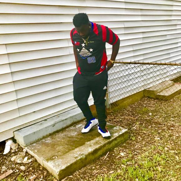 Meet your Posher, Carlton - Picture 1 of 1